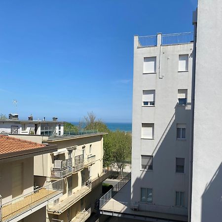 Hotel Loretta Римини Экстерьер фото