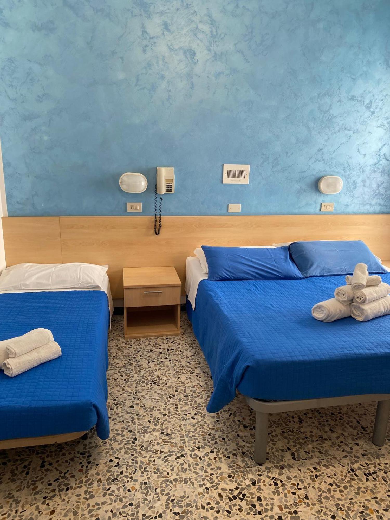 Hotel Loretta Римини Экстерьер фото