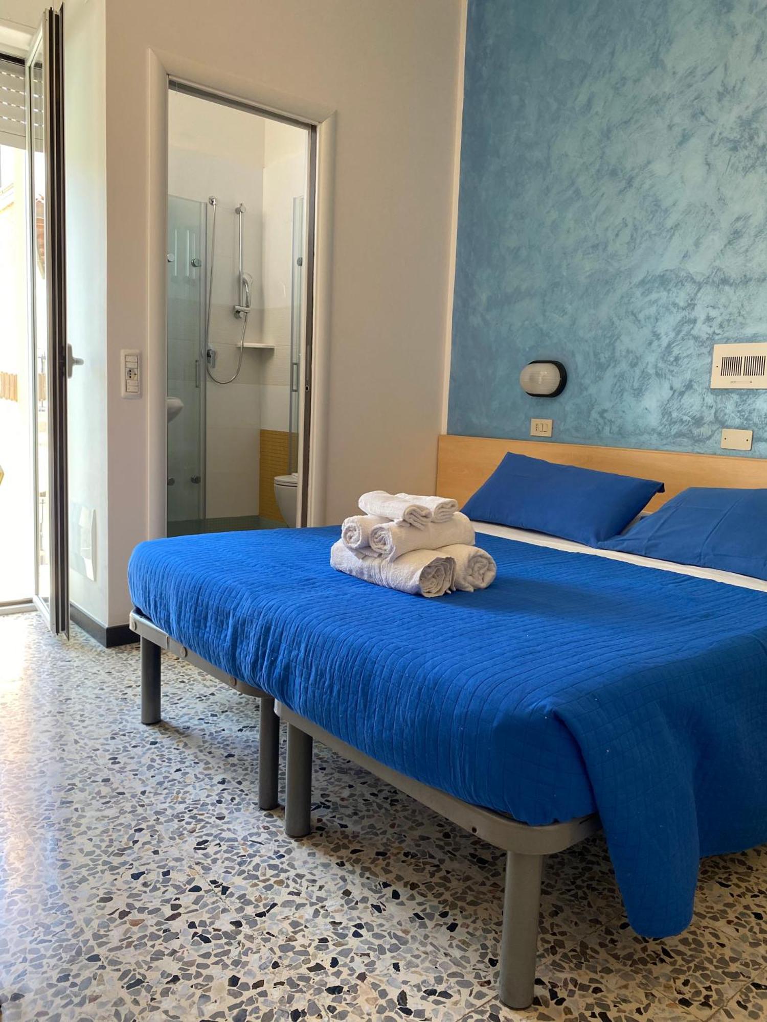 Hotel Loretta Римини Экстерьер фото