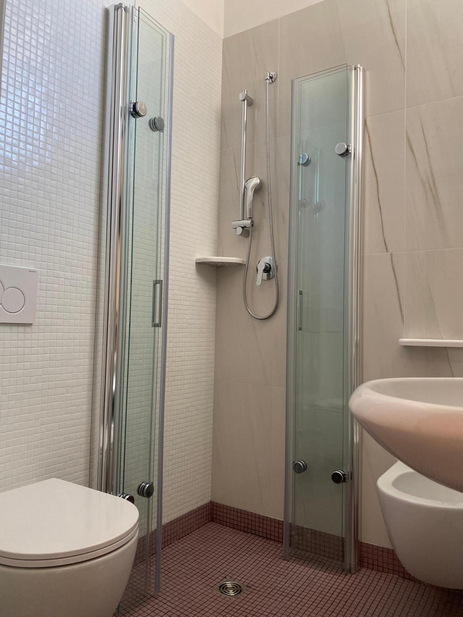 Hotel Loretta Римини Экстерьер фото